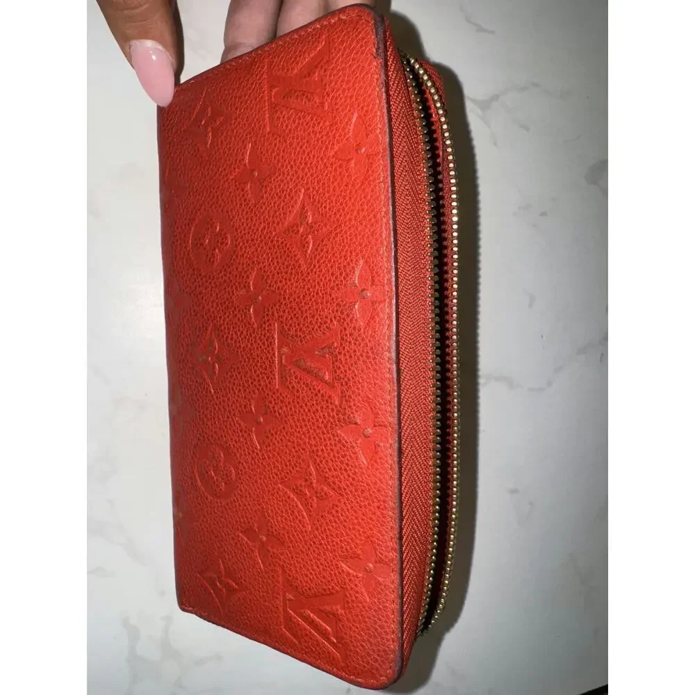 Louis Vuitton Zippy Wallet in Monogram Empreinte Leather - Good Condition